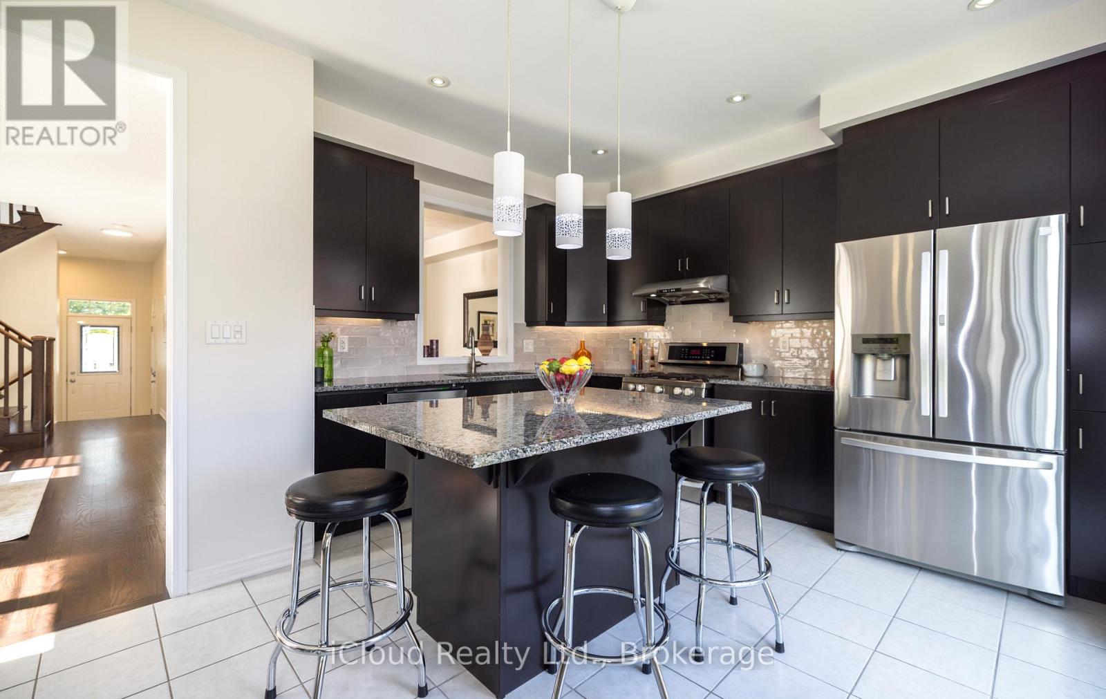 954 Penson Crescent Property Photo 13