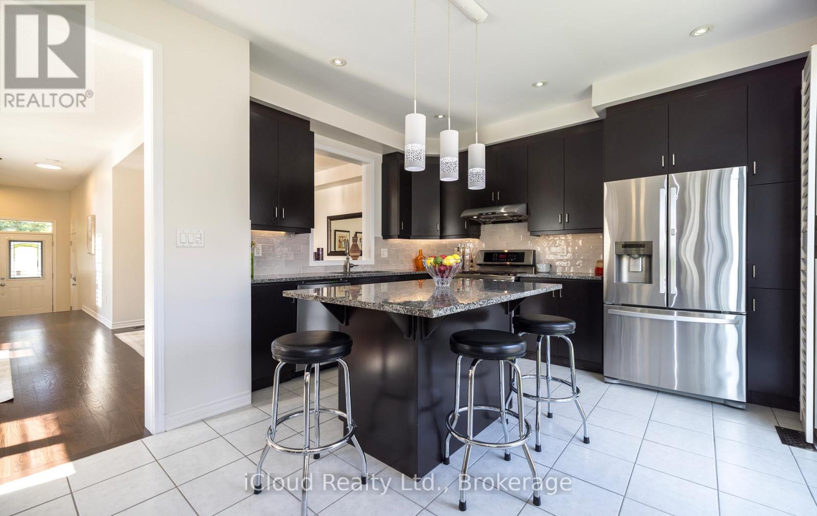 954 Penson Crescent Property Photo 14