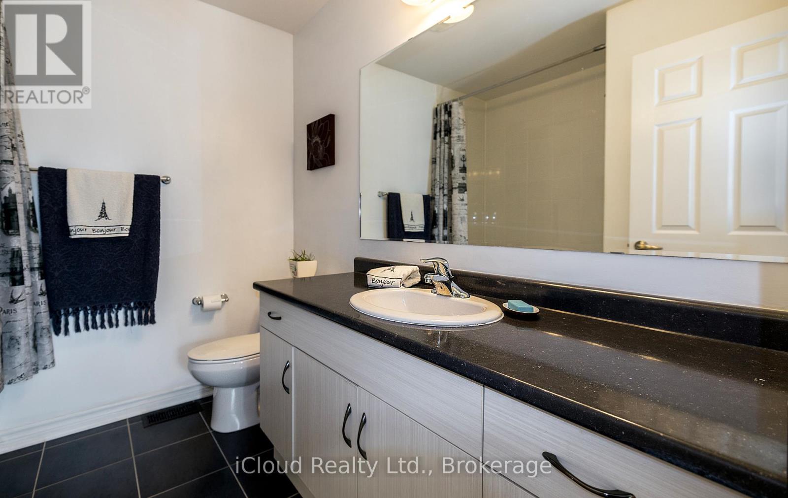 954 Penson Crescent Property Photo 31