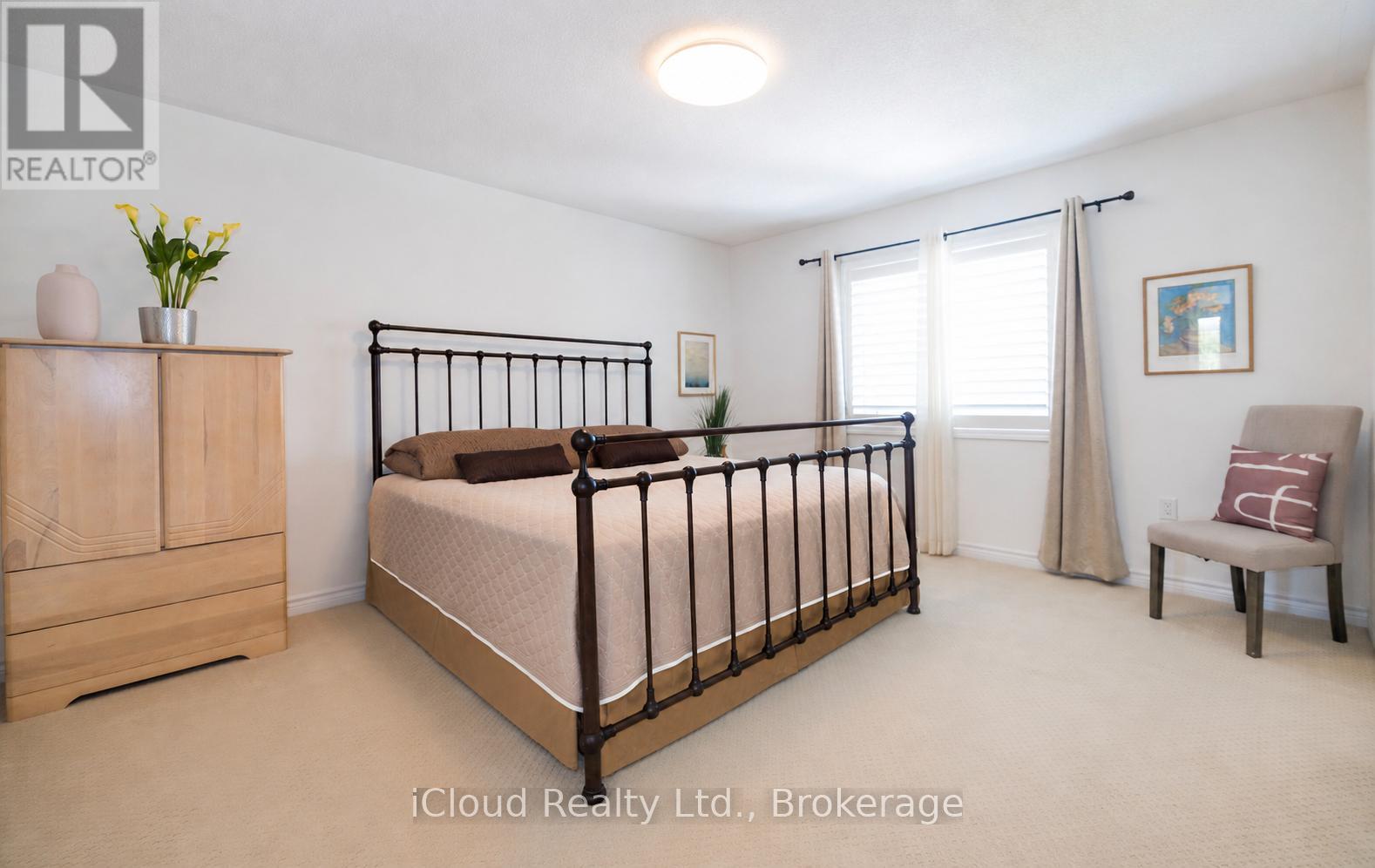 954 Penson Crescent Property Photo 32