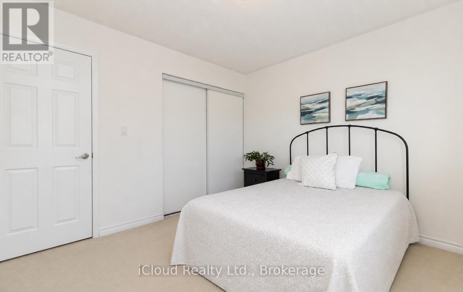 954 Penson Crescent Property Photo 35