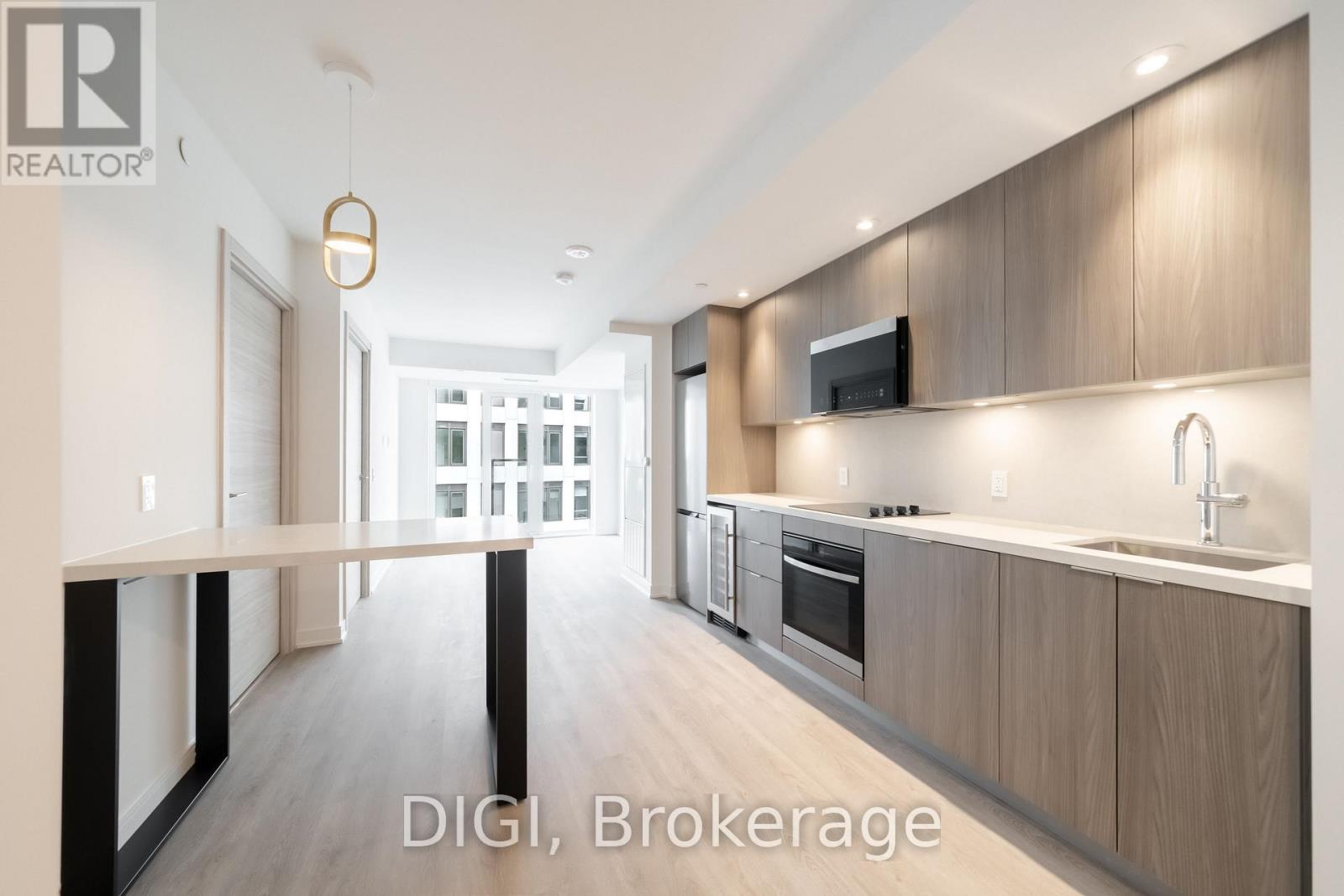E725 - 485 PERTH AVENUE