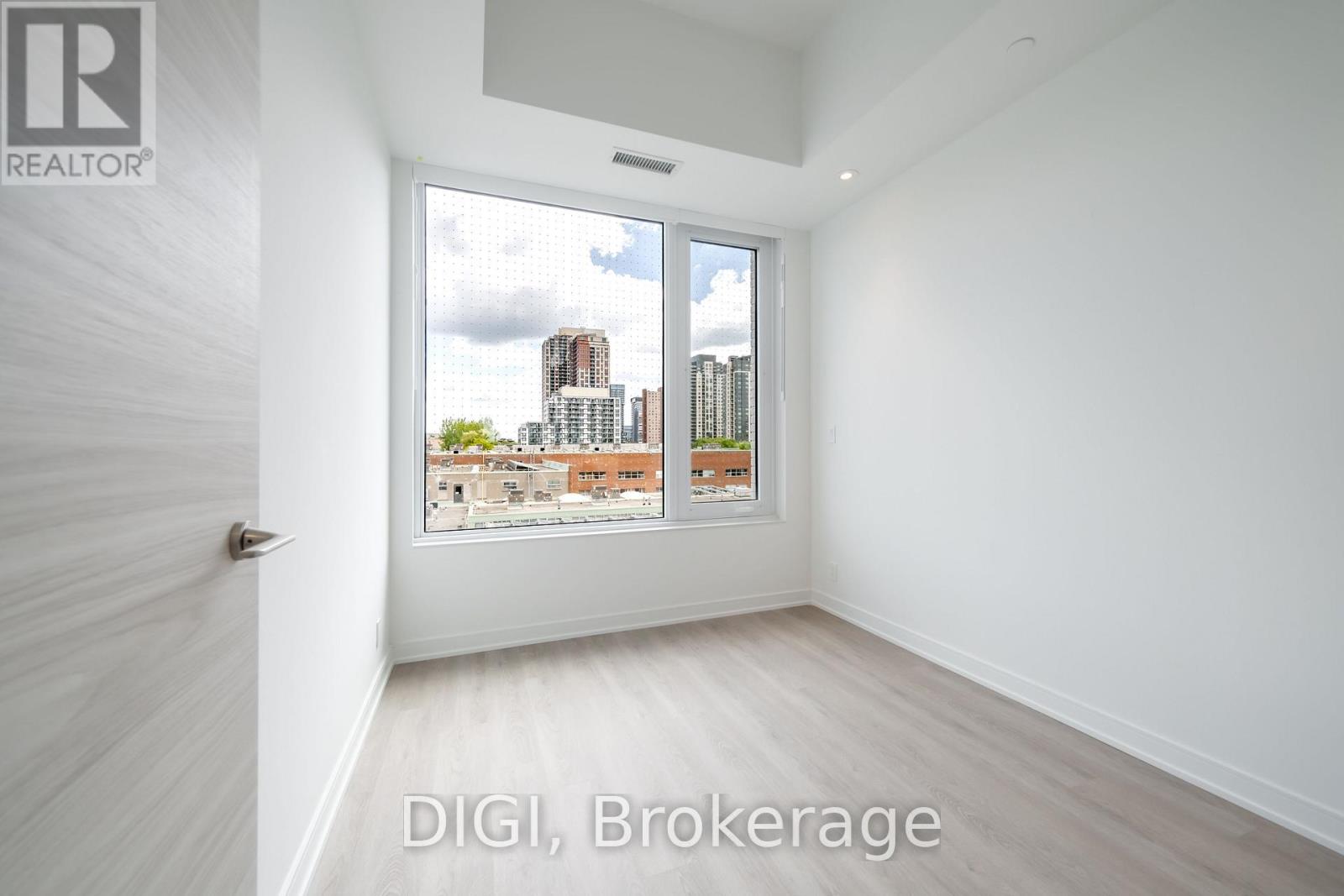 E438 - 485 Perth Avenue Property Photo 13