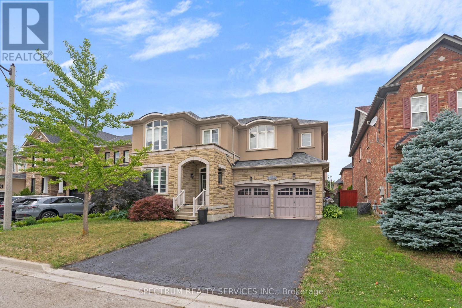24 ARISTOCRAT ROAD Property Photo 1