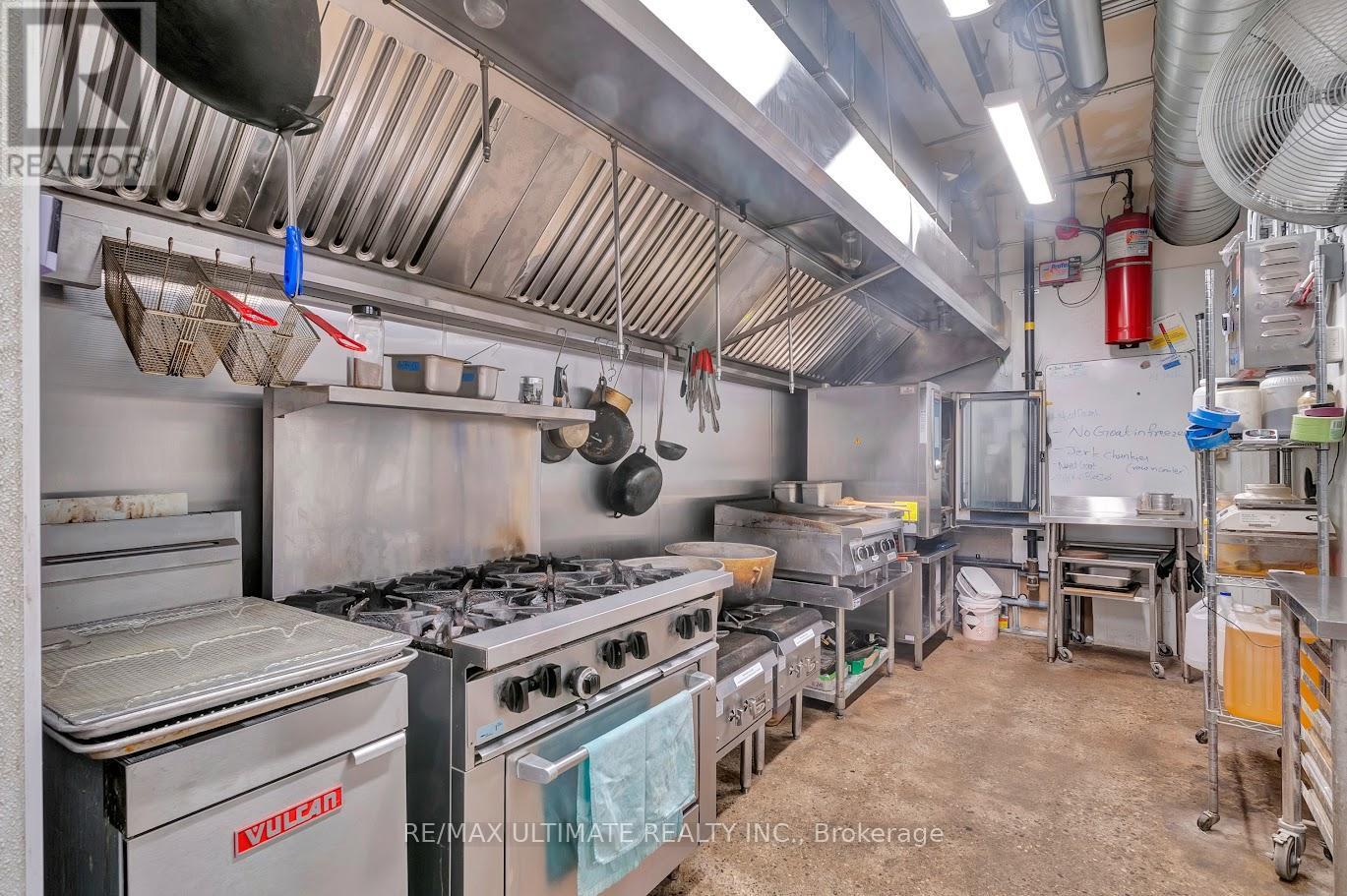3320 Keele Street Property Photo 9