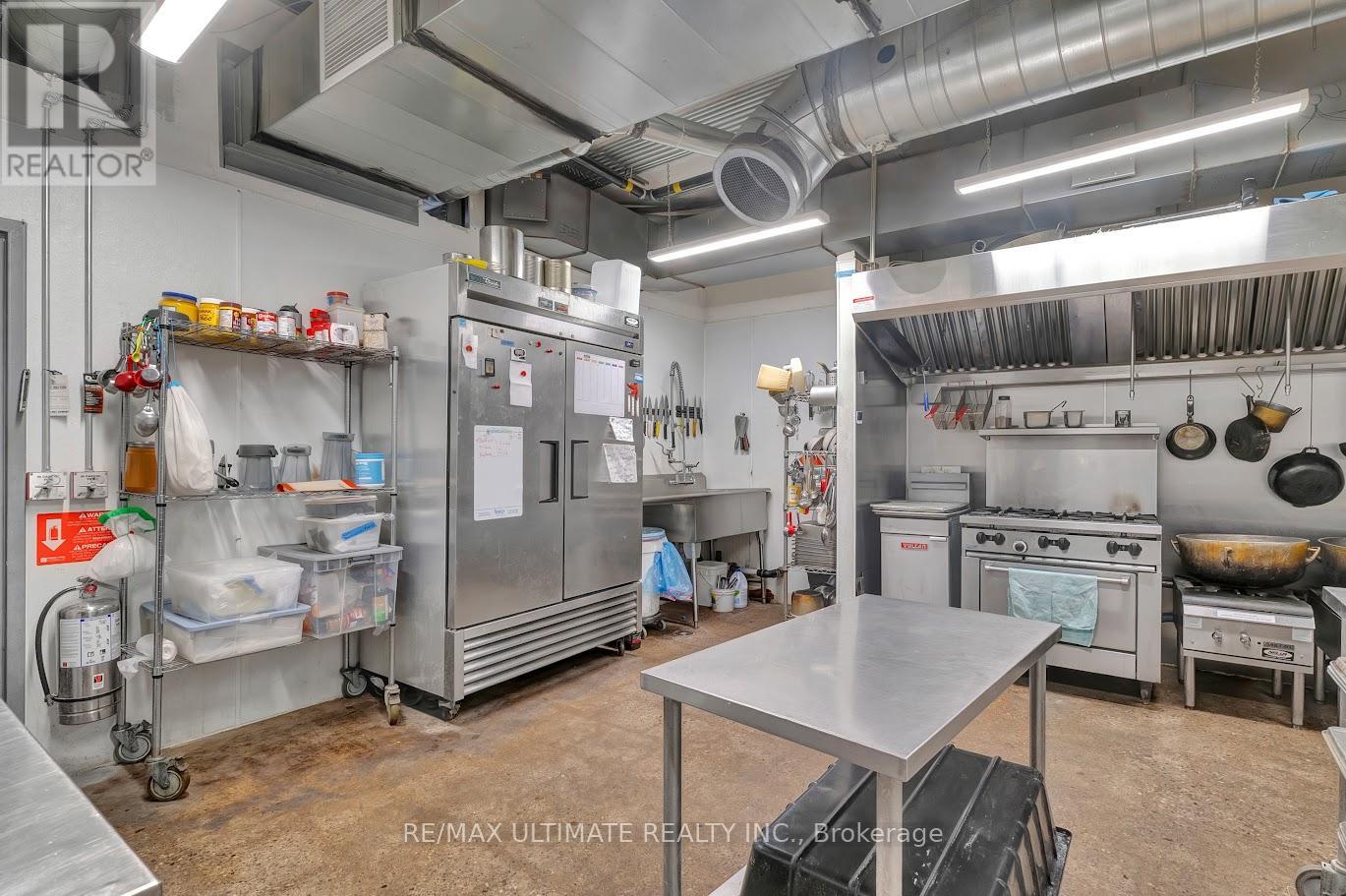 3320 Keele Street Property Photo 11