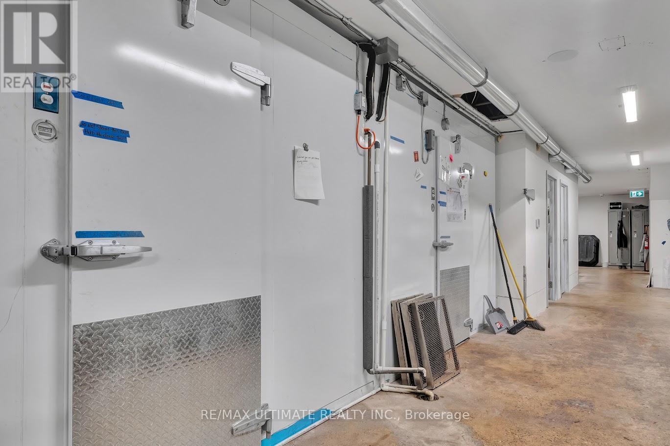 3320 Keele Street Property Photo 17