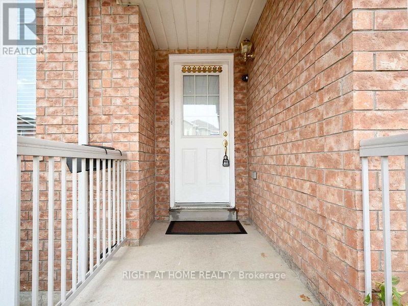 Upper - 33 Schooner Drive Property Photo 2