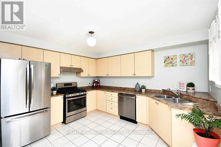 Upper - 33 Schooner Drive Property Photo 12