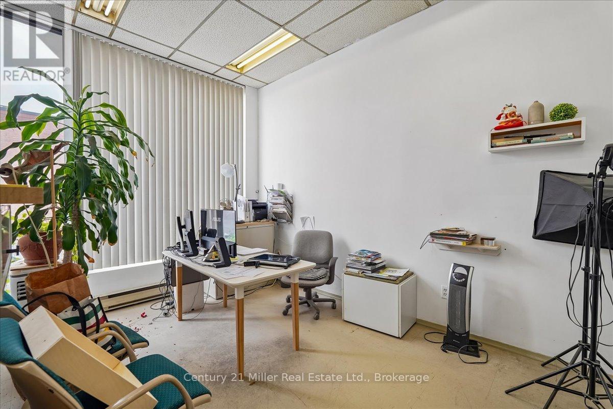 11 - 5359 Timberlea Boulevard Property Photo 6