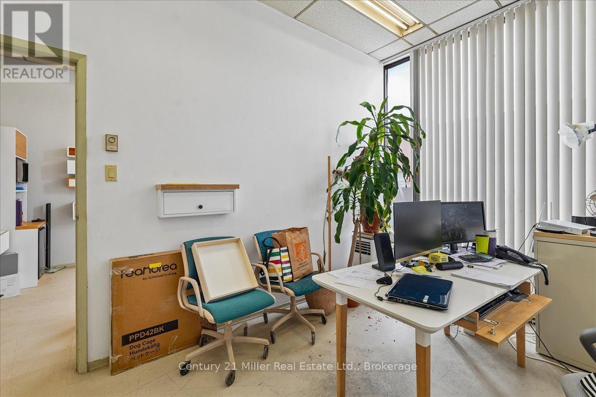 11 - 5359 Timberlea Boulevard Property Photo 7