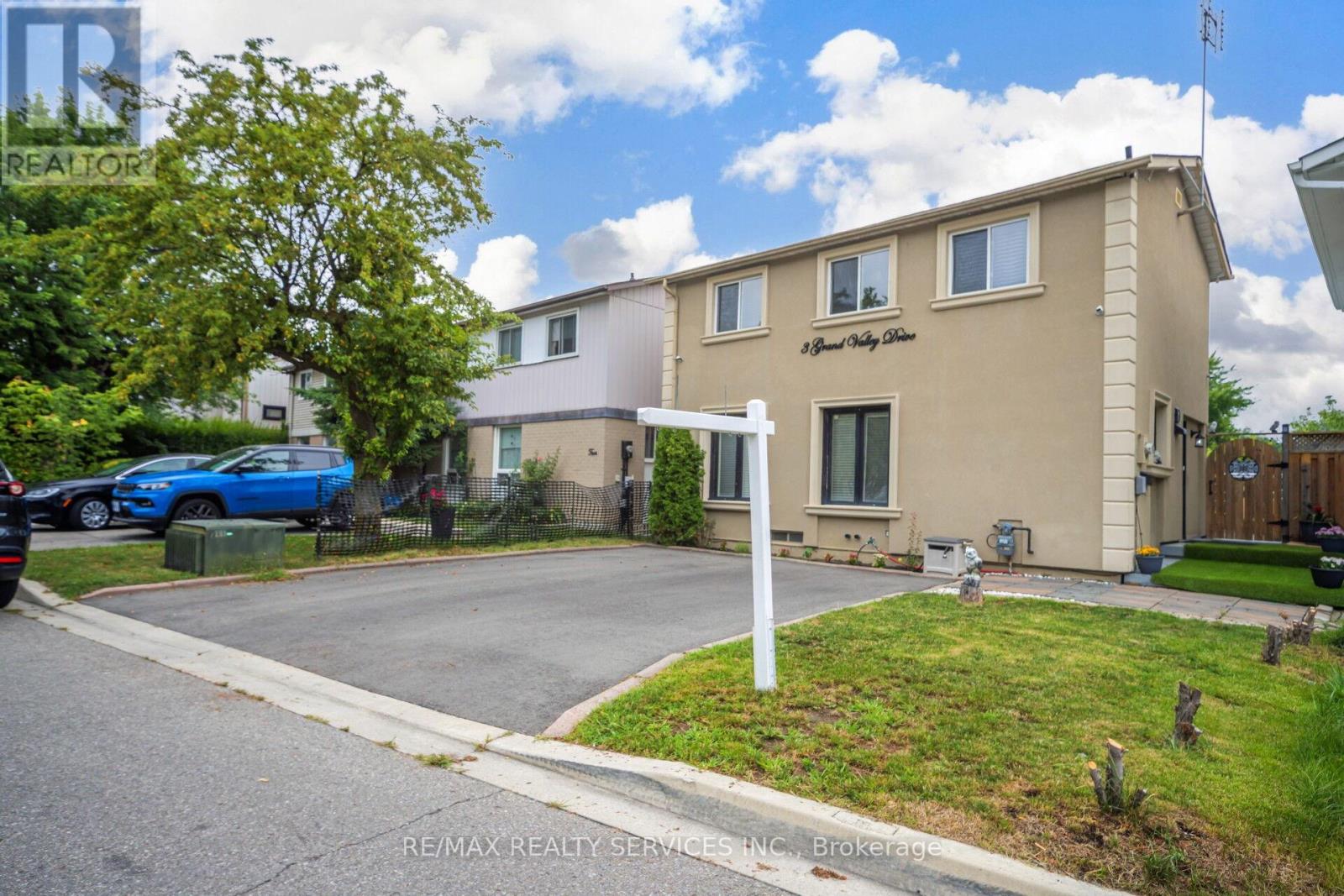 3 Grand Valley Drive Property Photo 2