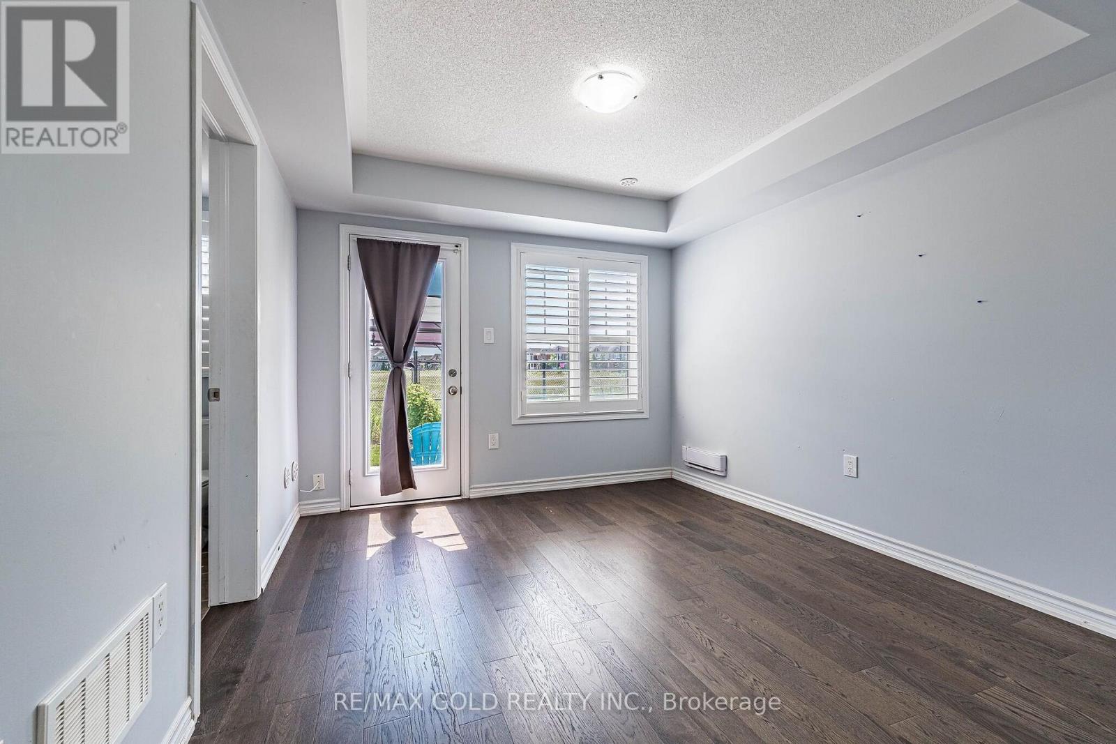 98 Bannister Crescent Property Photo 6