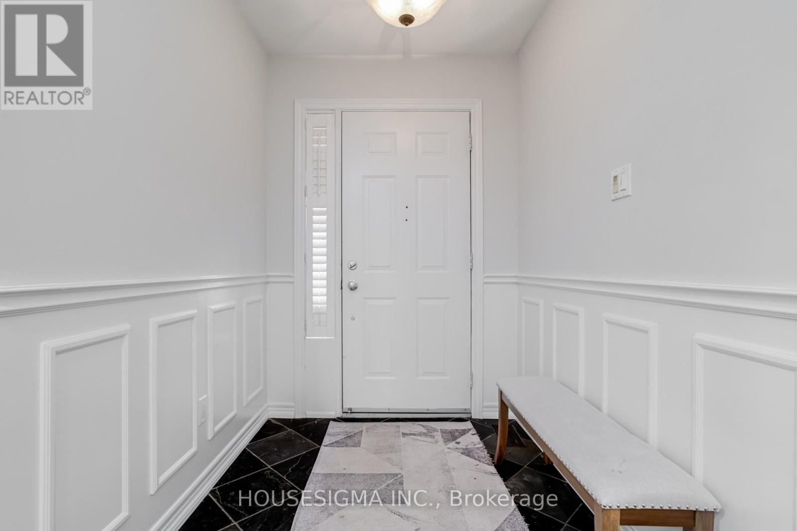 1475 Ravensmoor Crescent Property Photo 3