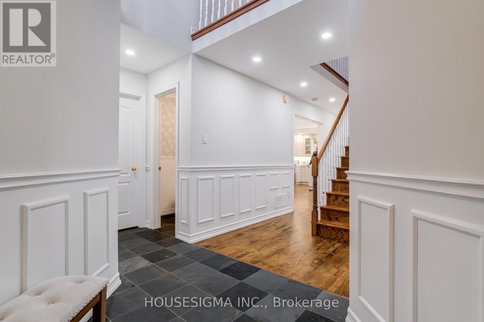 1475 Ravensmoor Crescent Property Photo 4