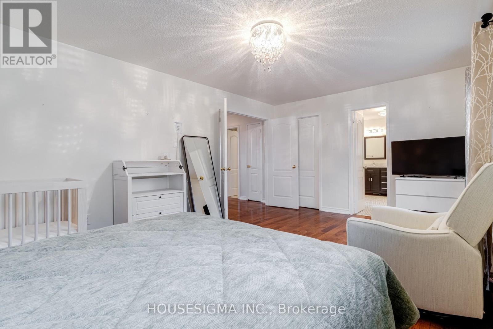 1475 Ravensmoor Crescent Property Photo 17