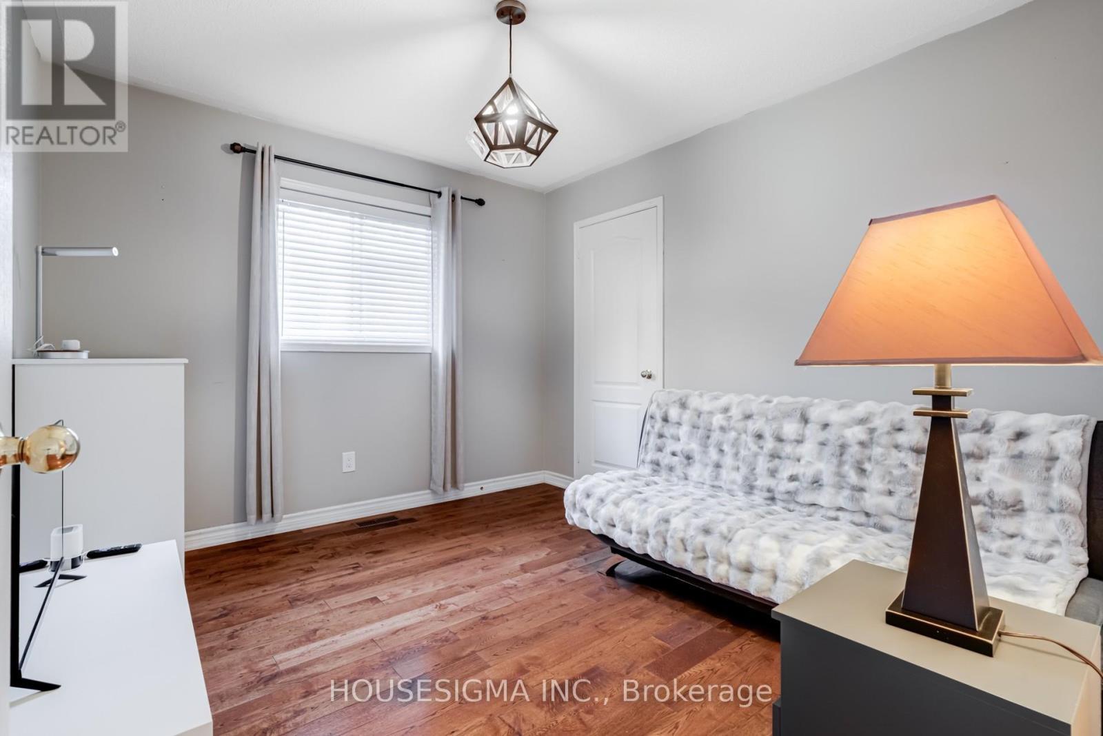 1475 Ravensmoor Crescent Property Photo 20