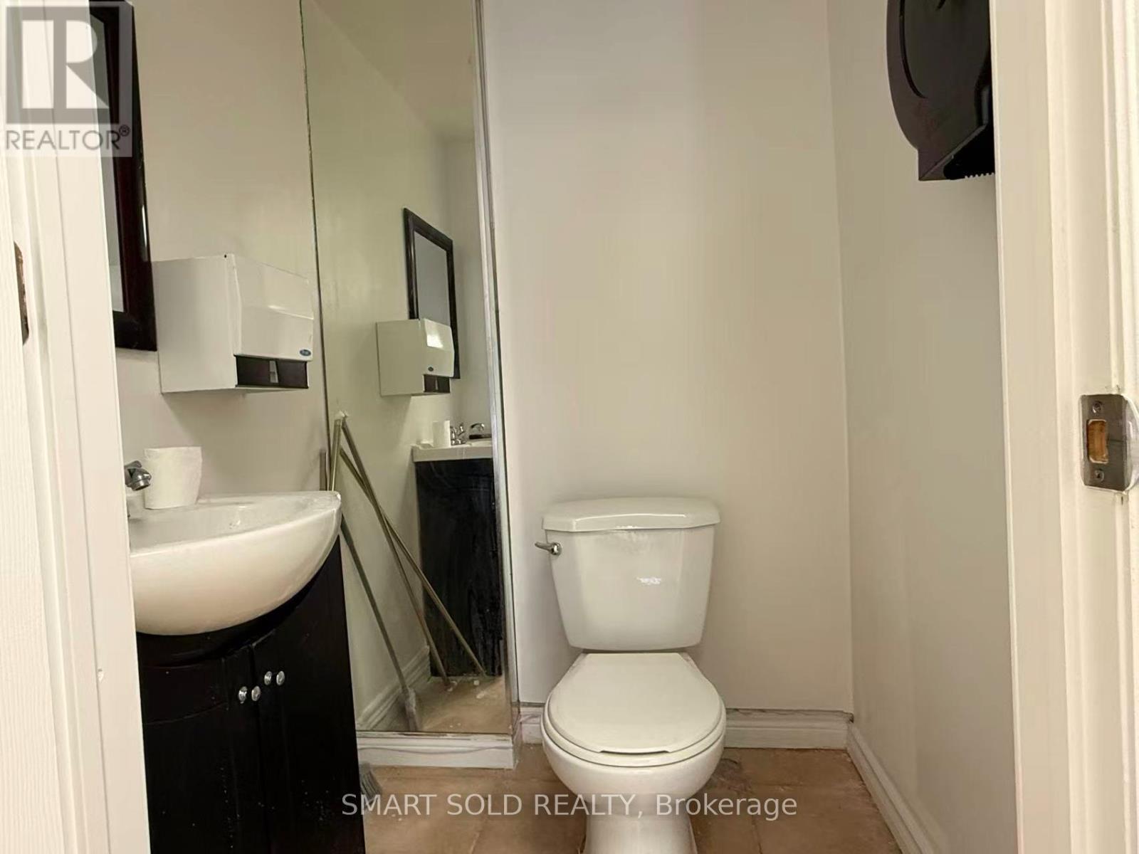 Main Flr + Bsmt - 1590 Eglinton Avenue W Property Photo 6