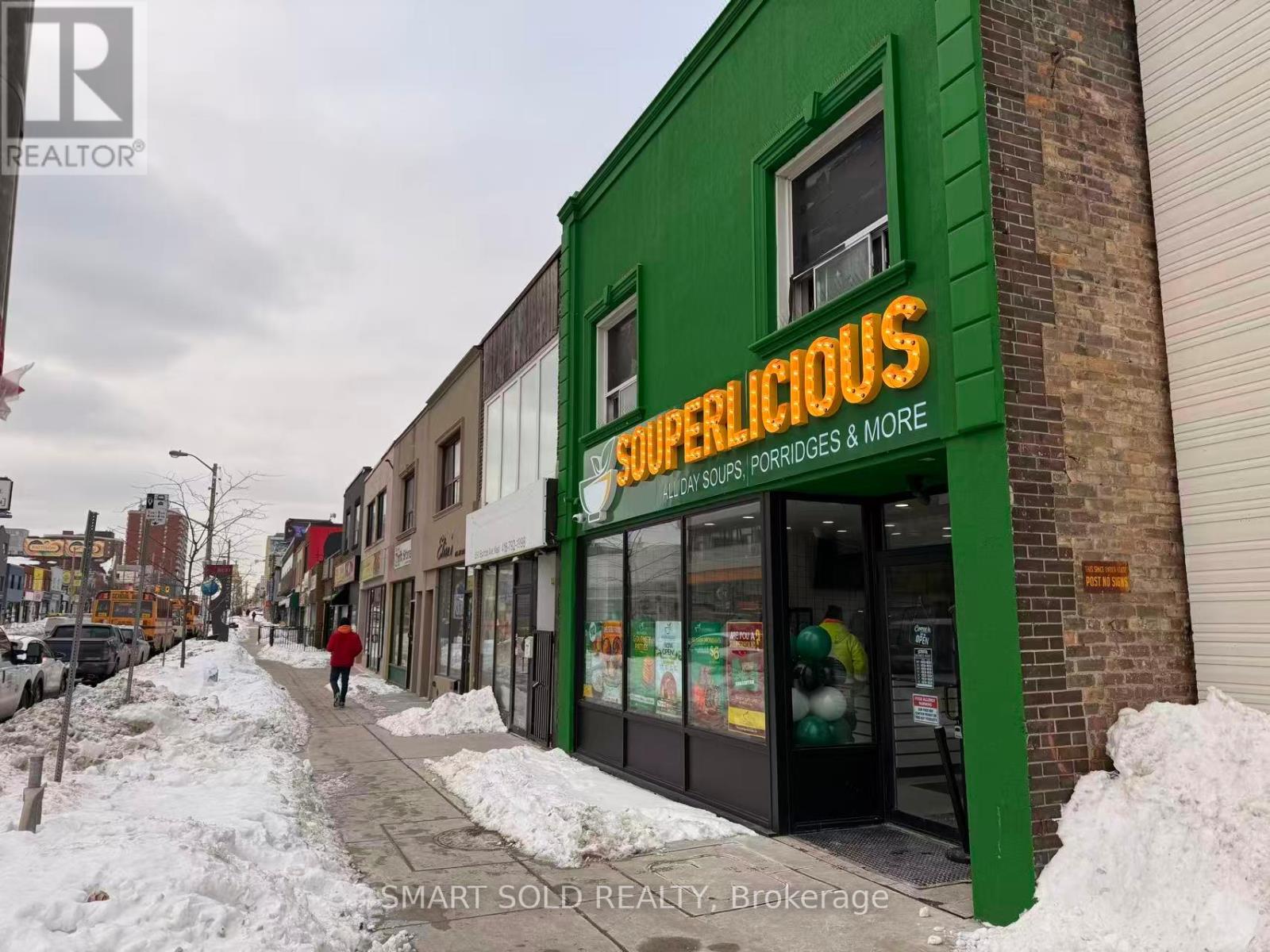 Main Flr + Bsmt - 1590 Eglinton Avenue W Property Photo 11