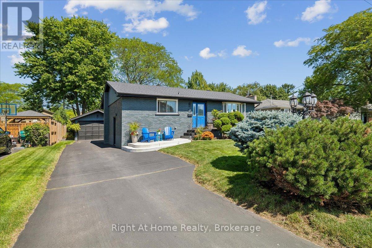 275 Kent Crescent Property Photo 1