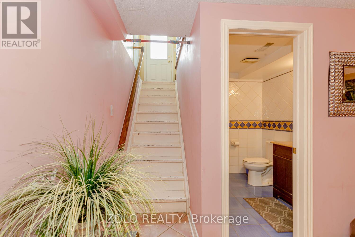 1474 Rosemanor Drive Property Photo 3