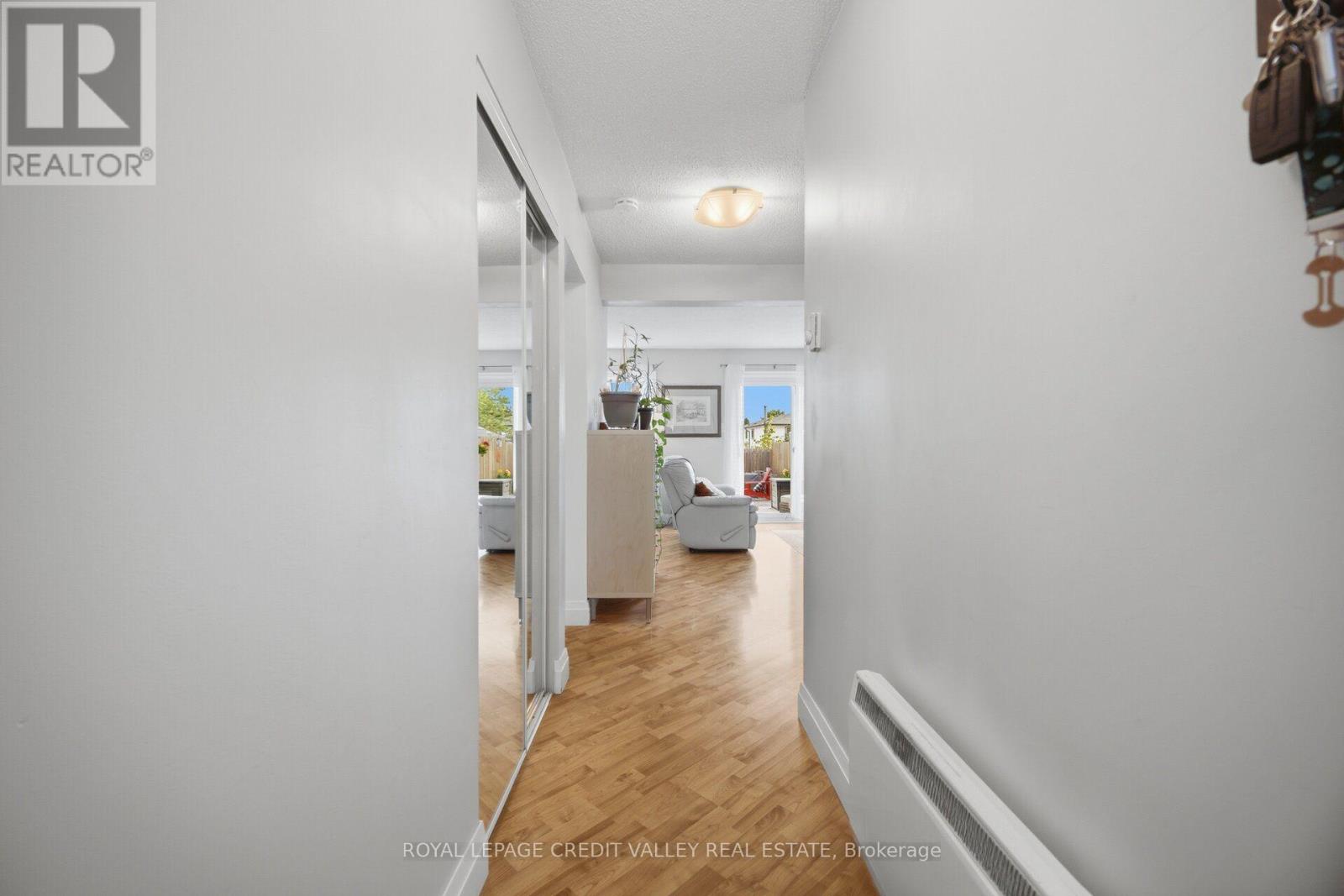 10 Gladstone Square Property Photo 7
