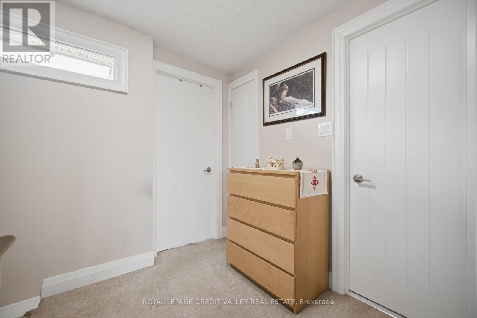 10 Gladstone Square Property Photo 21