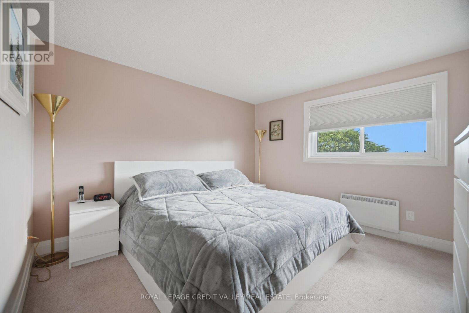 10 Gladstone Square Property Photo 22