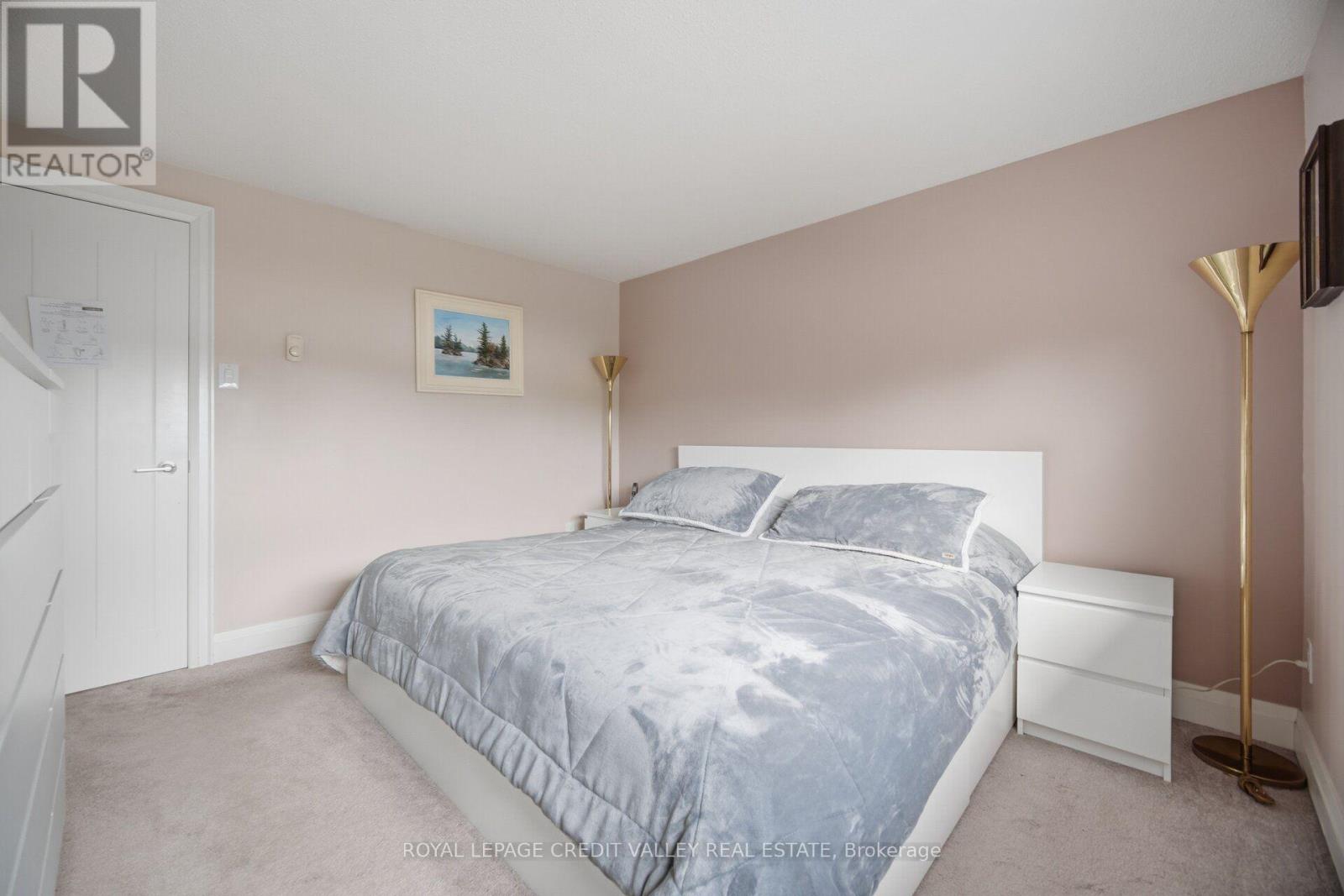10 Gladstone Square Property Photo 23