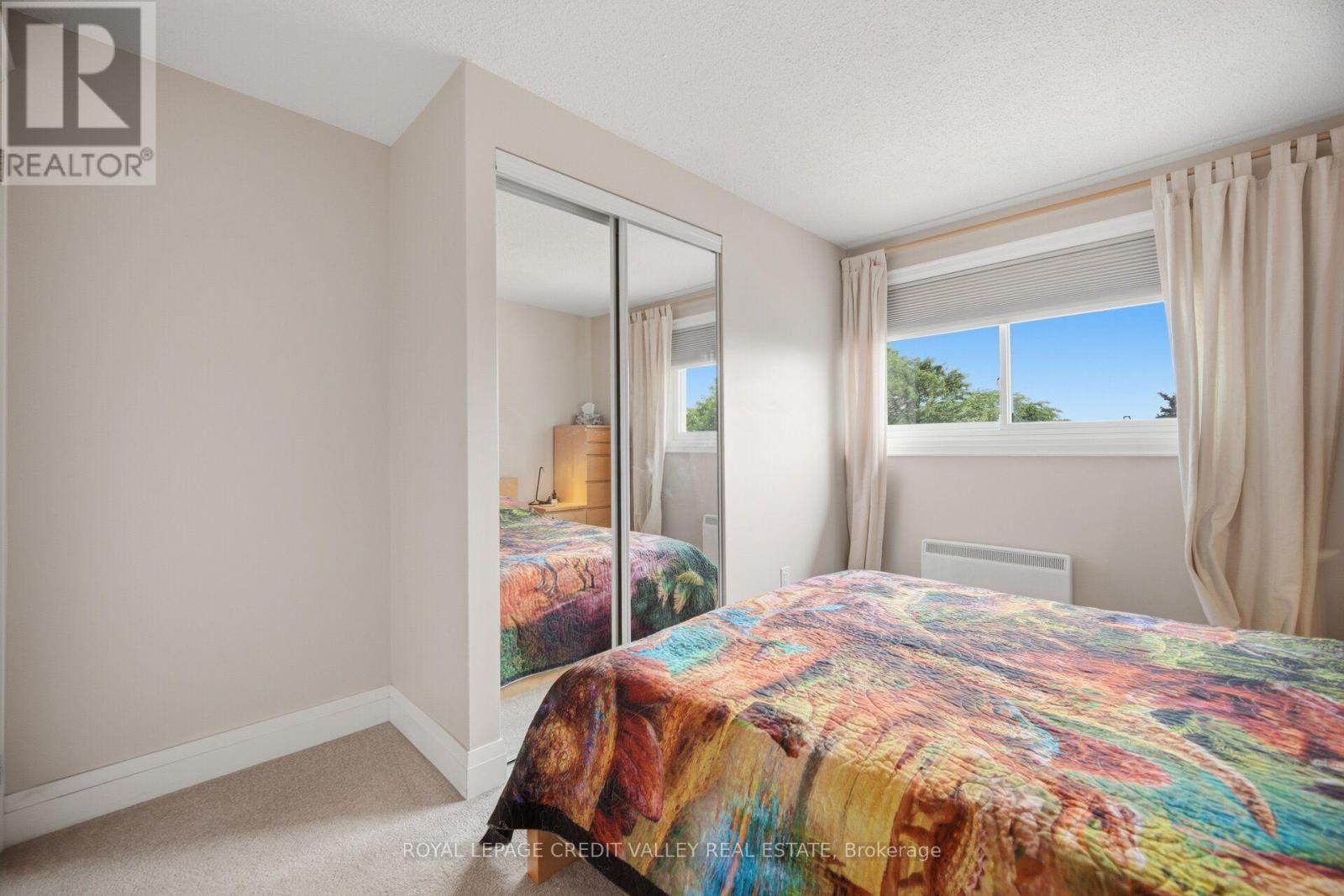 10 Gladstone Square Property Photo 26