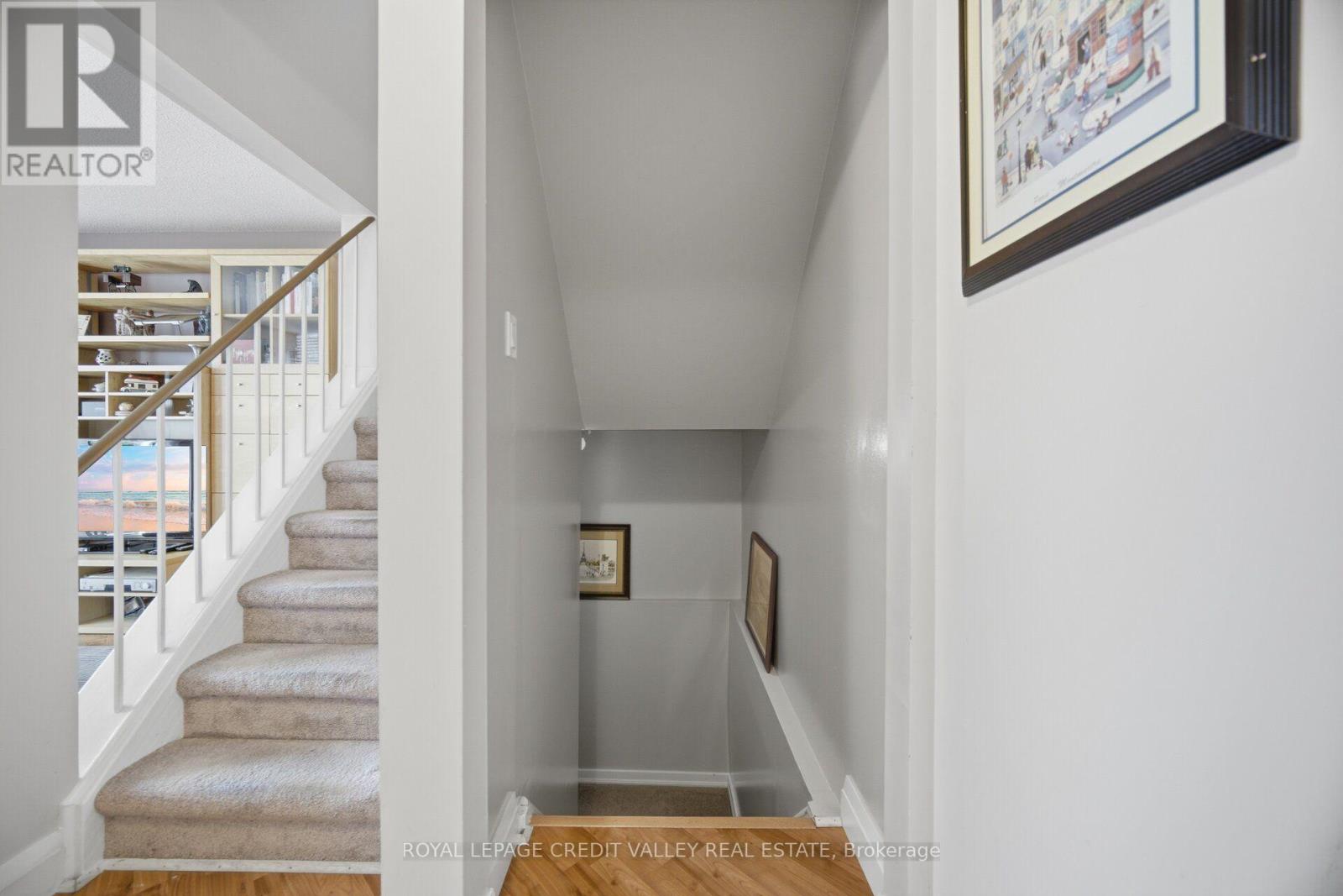 10 Gladstone Square Property Photo 30
