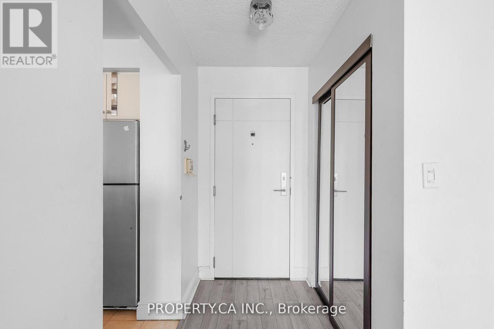 526 - 2267 Lake Shore Boulevard W Property Photo 3