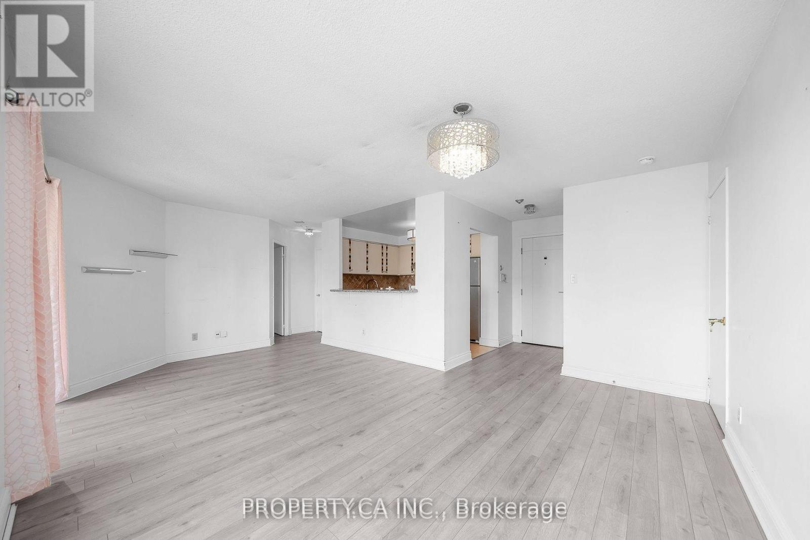 526 - 2267 Lake Shore Boulevard W Property Photo 6