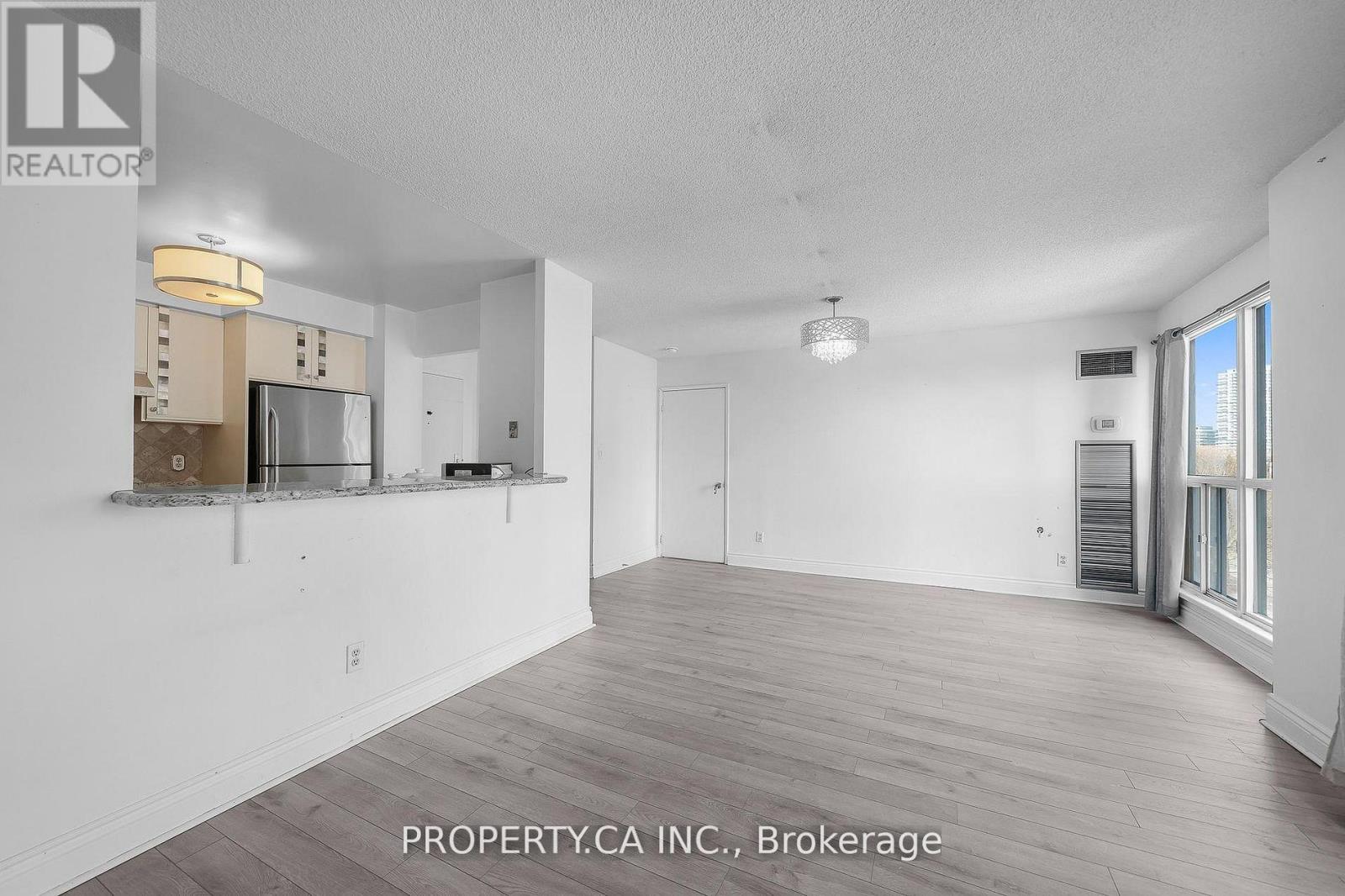 526 - 2267 Lake Shore Boulevard W Property Photo 7