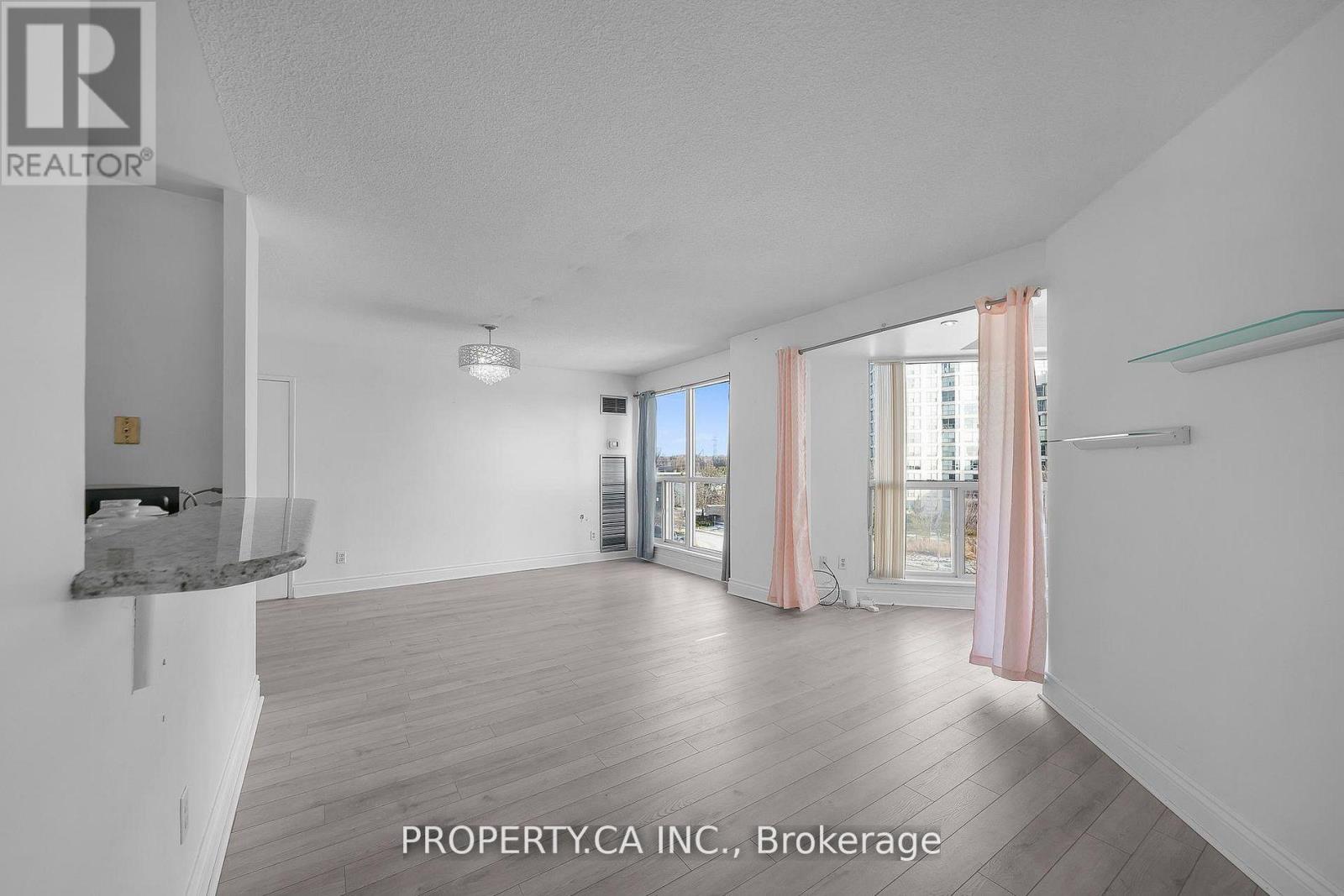526 - 2267 Lake Shore Boulevard W Property Photo 8