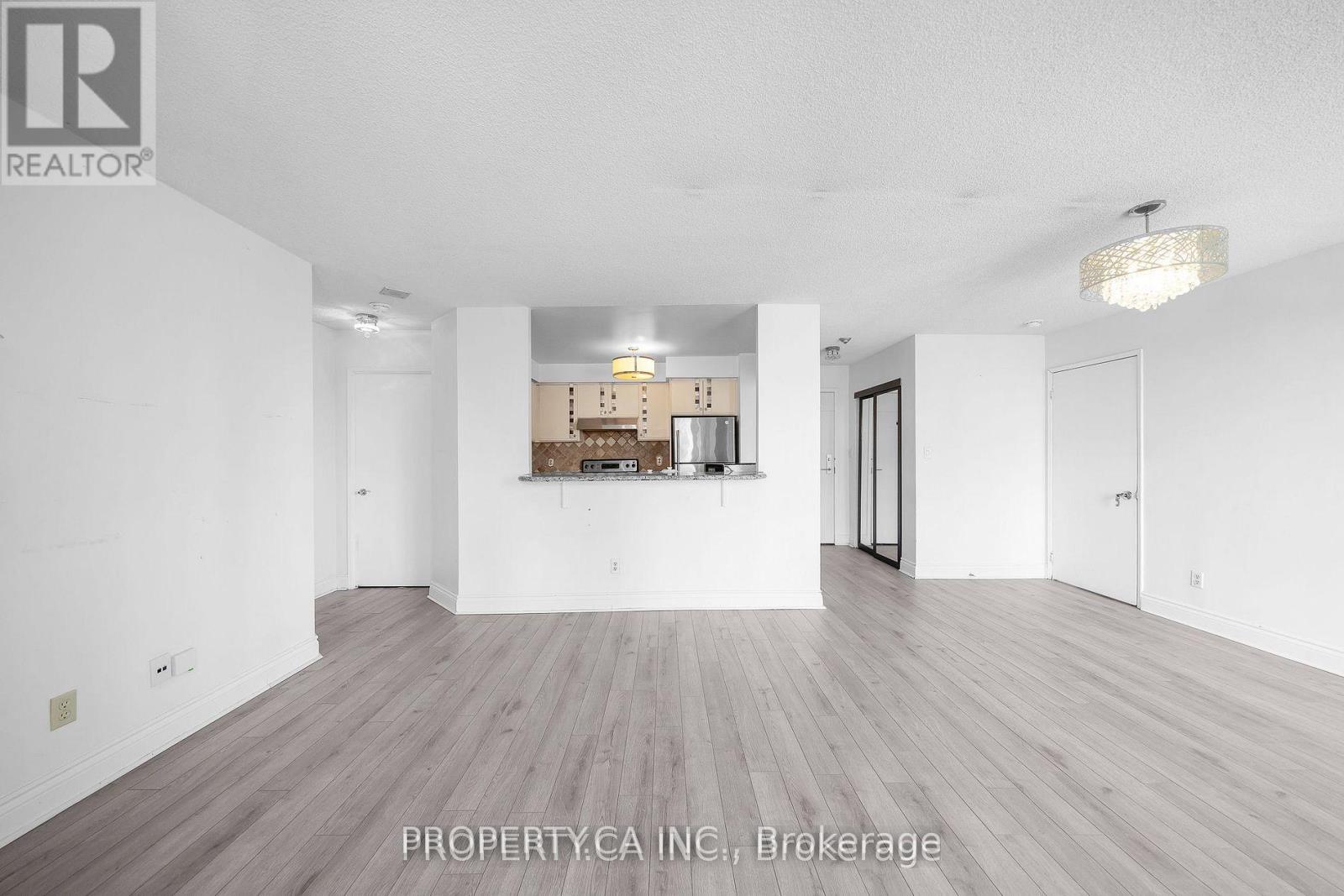 526 - 2267 Lake Shore Boulevard W Property Photo 10
