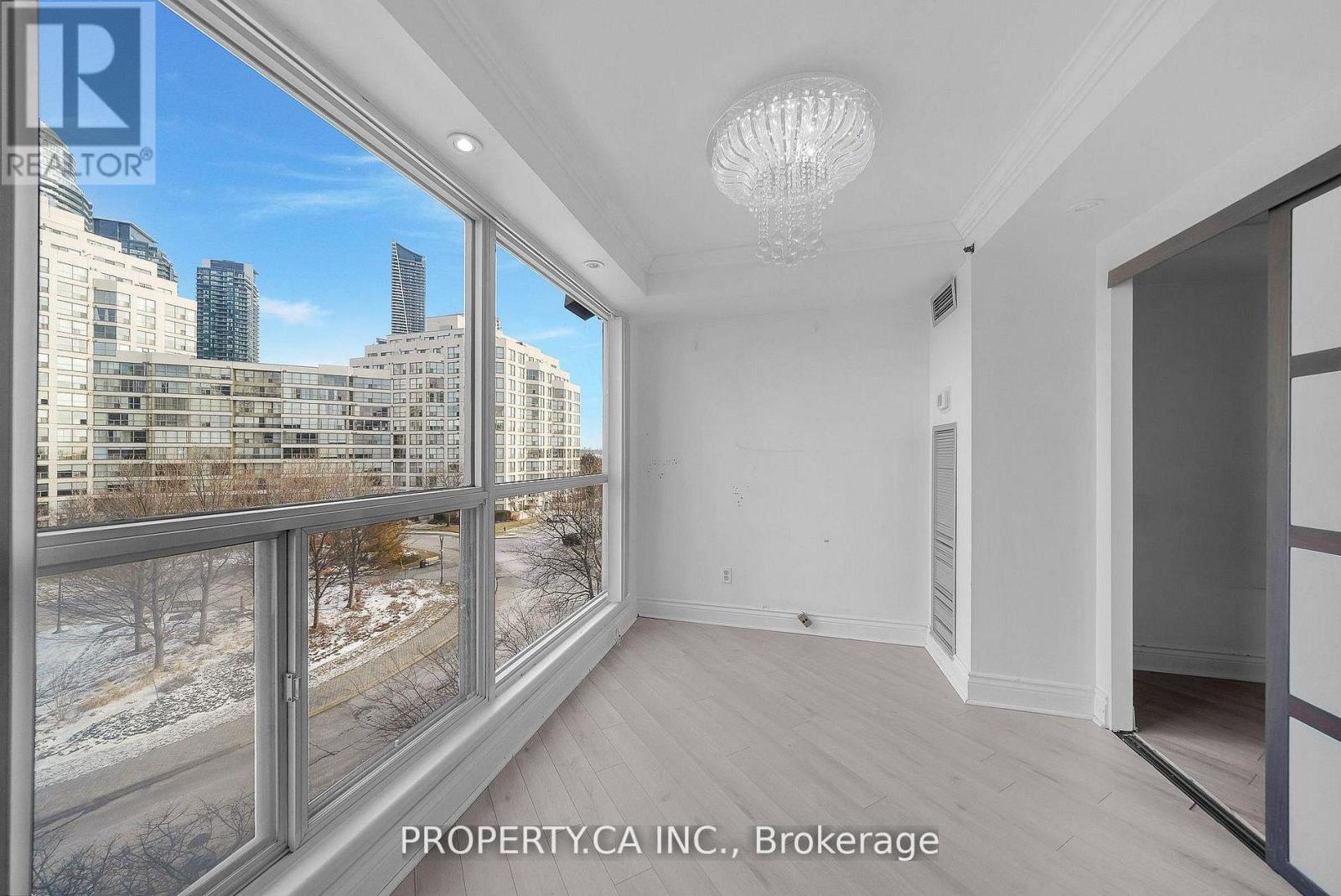 526 - 2267 Lake Shore Boulevard W Property Photo 15
