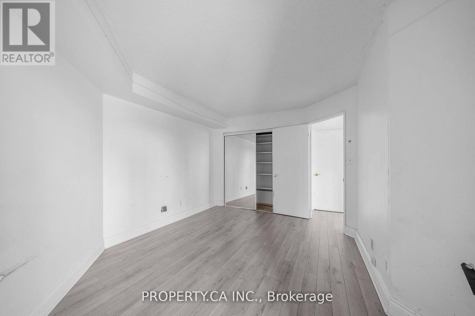 526 - 2267 Lake Shore Boulevard W Property Photo 17
