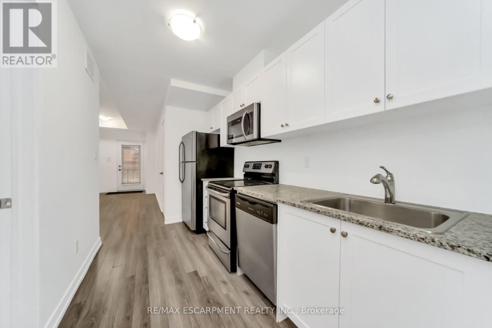 29 - 869 Wilson Avenue Property Photo 14