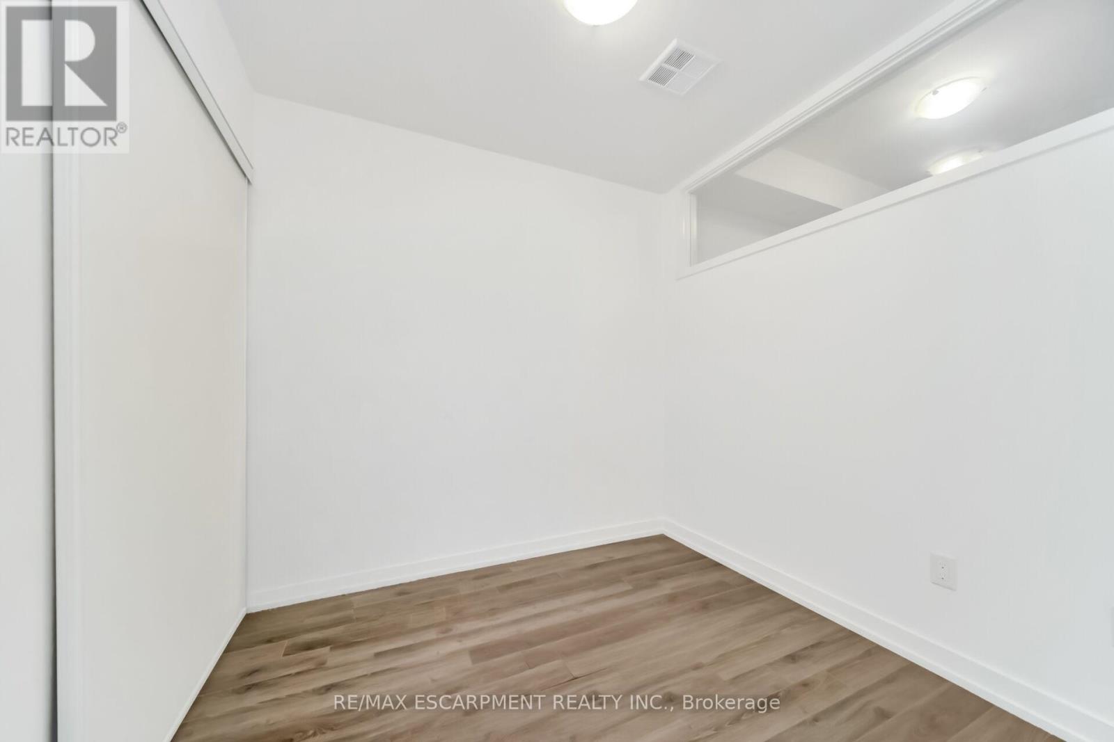 29 - 869 Wilson Avenue Property Photo 15