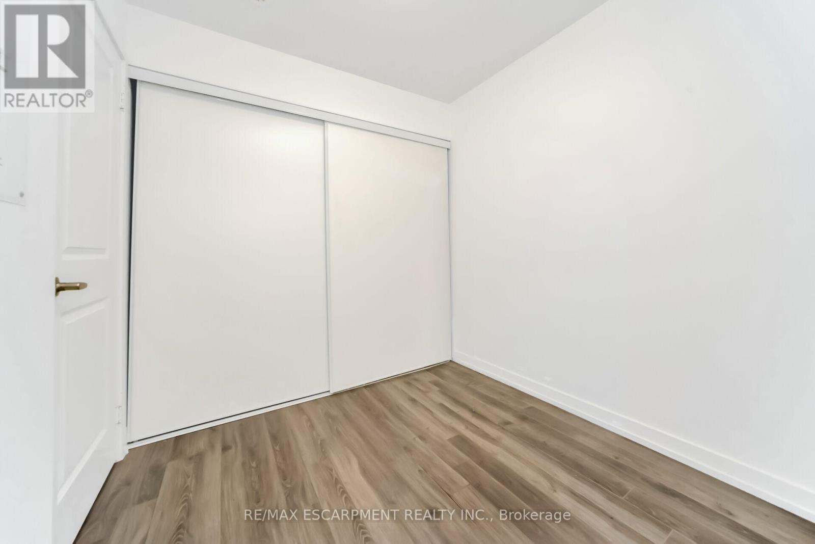 29 - 869 Wilson Avenue Property Photo 16