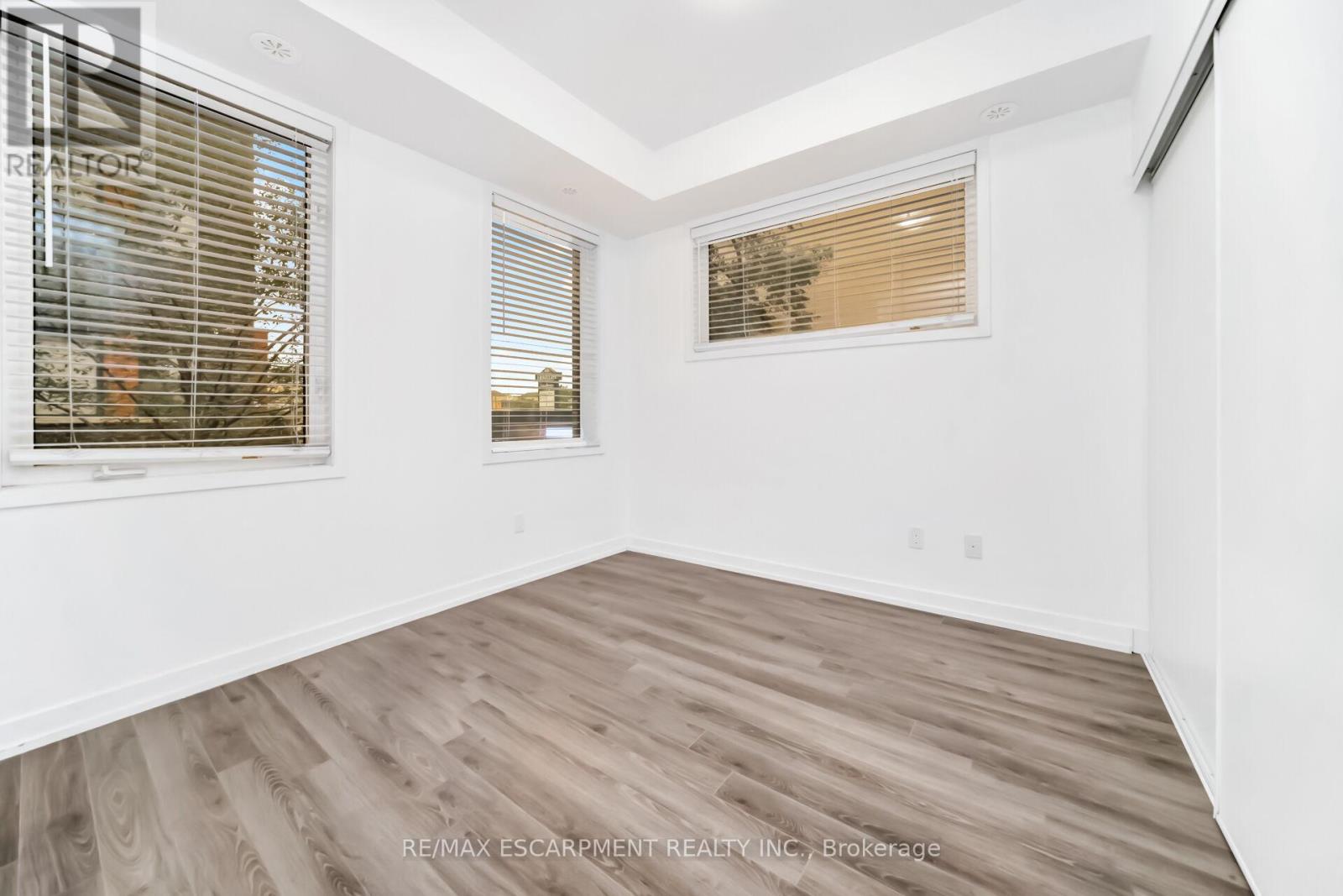 29 - 869 Wilson Avenue Property Photo 18
