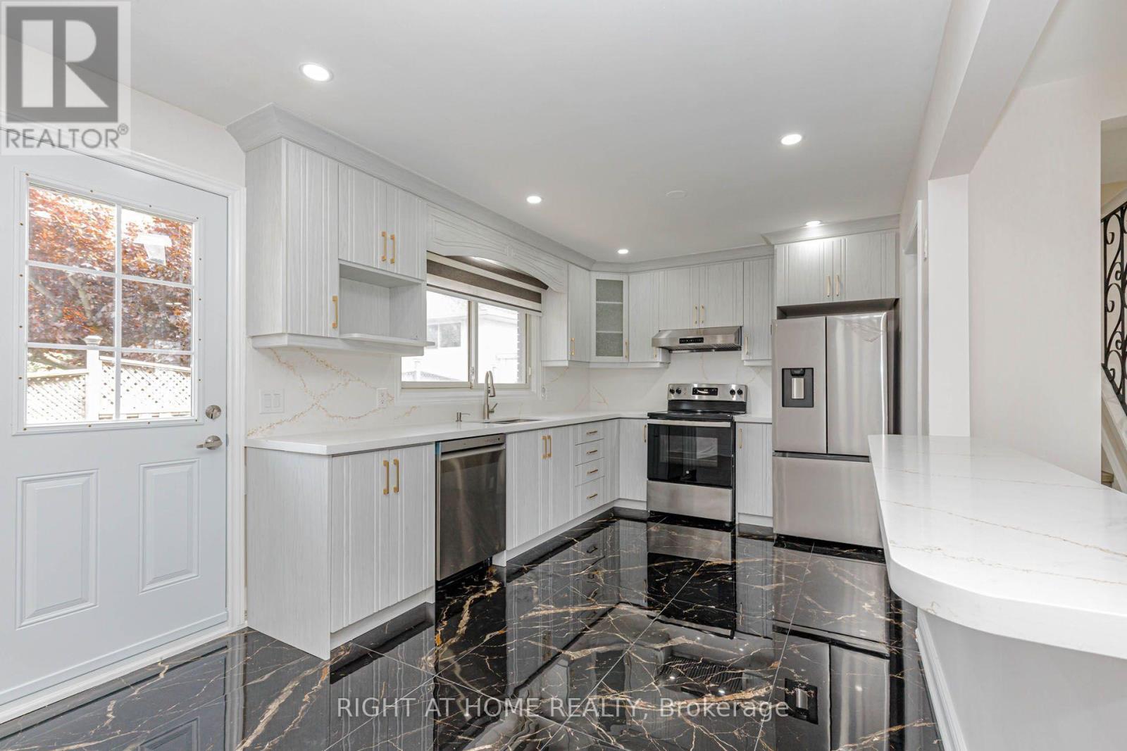 5154 New Street Property Photo 10