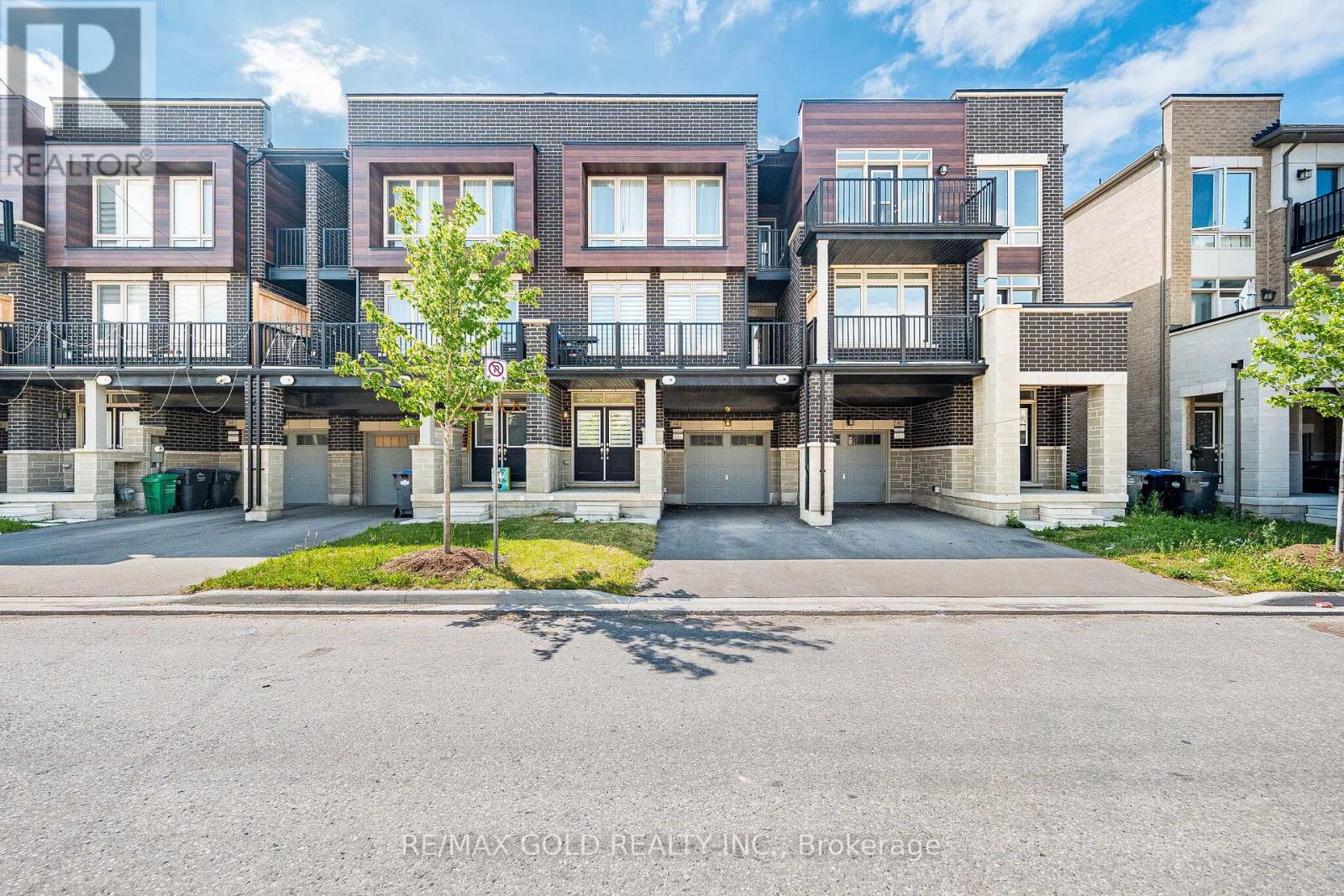 44 Donald Ficht Crescent Property Photo 2