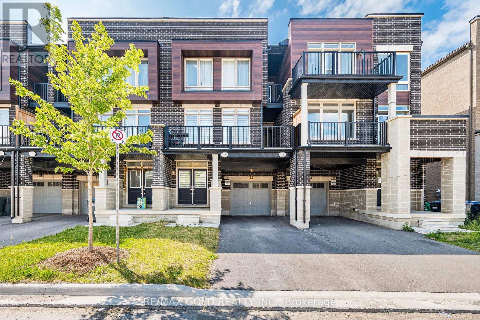 44 Donald Ficht Crescent Property Photo 3