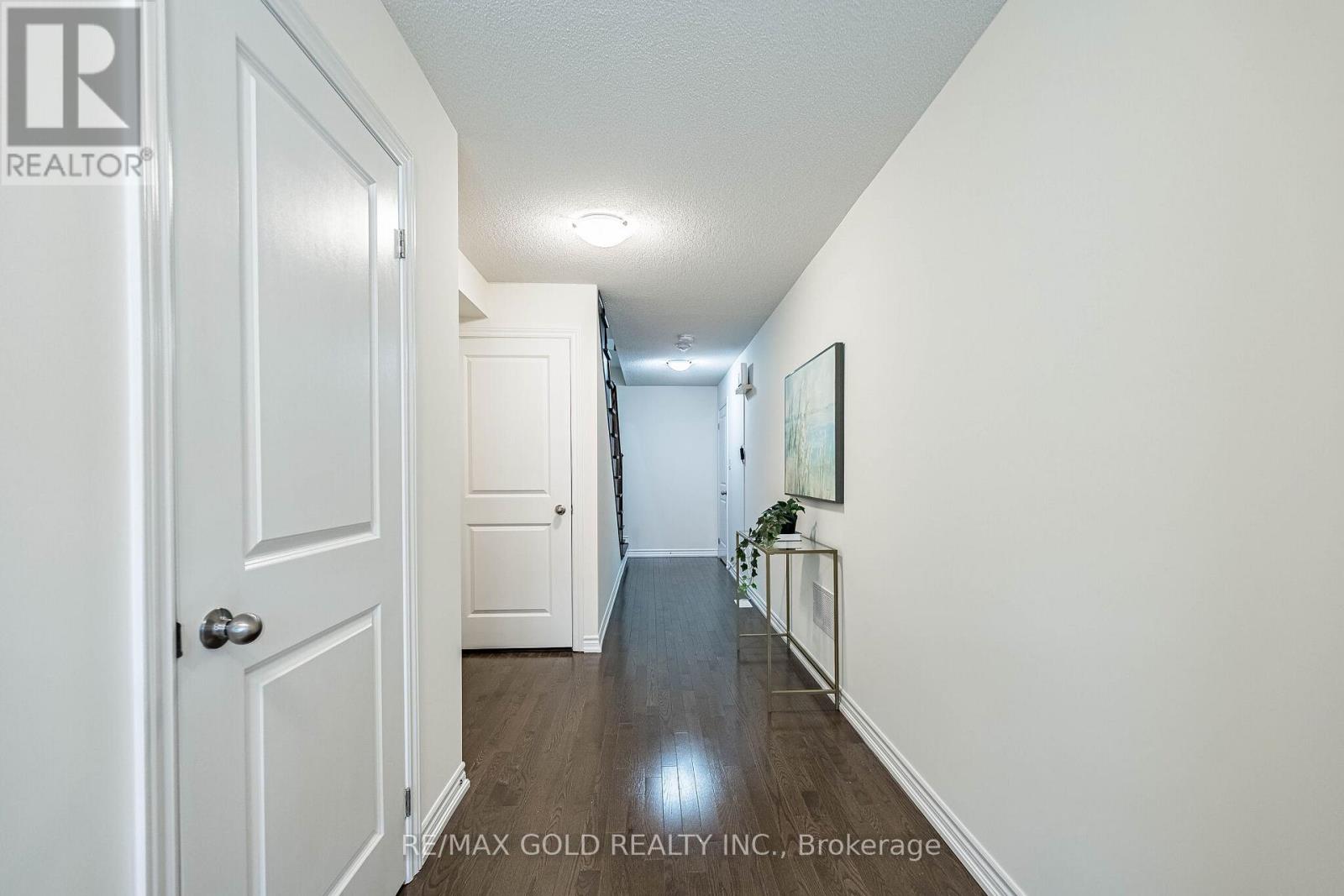 44 Donald Ficht Crescent Property Photo 9