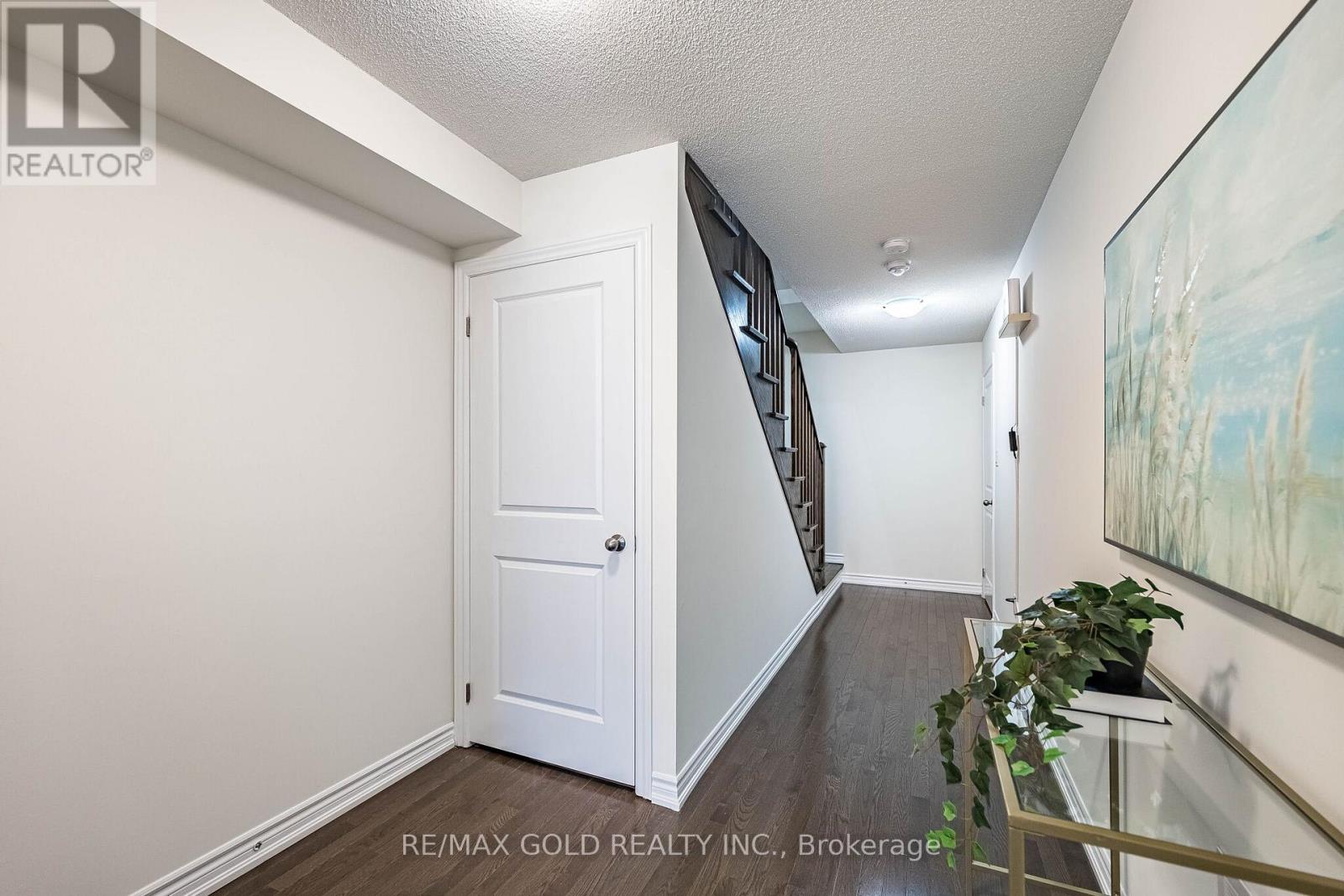 44 Donald Ficht Crescent Property Photo 10