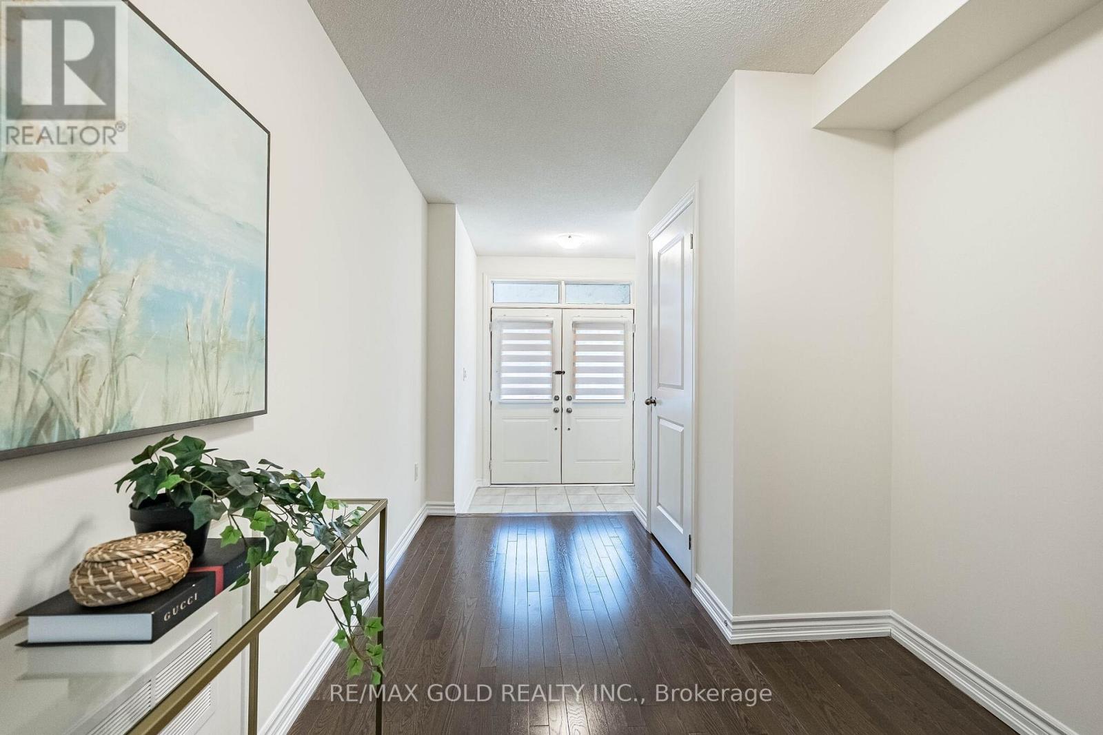 44 Donald Ficht Crescent Property Photo 11