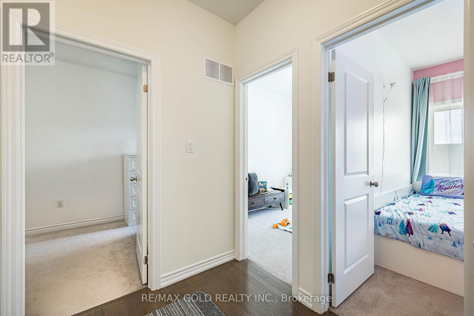 44 Donald Ficht Crescent Property Photo 32