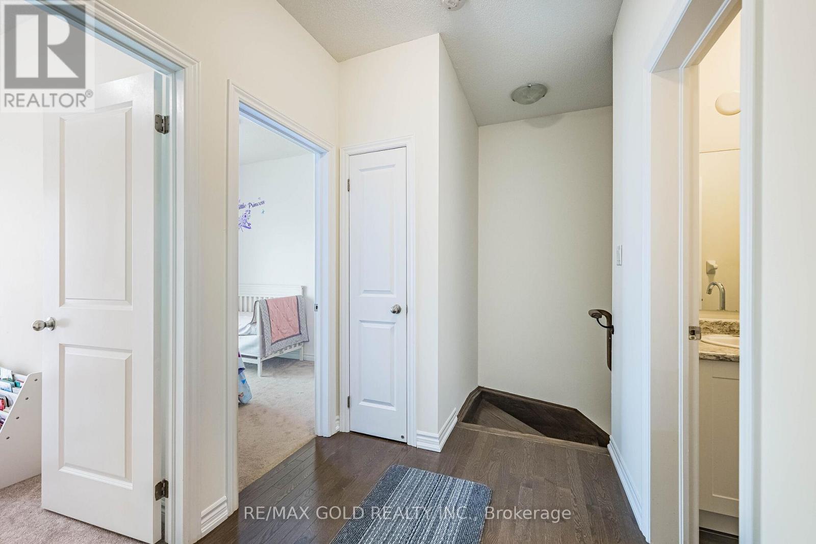 44 Donald Ficht Crescent Property Photo 33